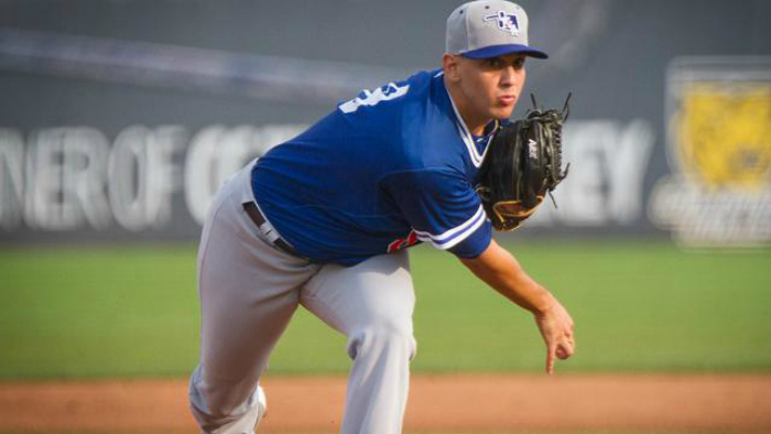 deleon960_ziwfw49j_into74ft